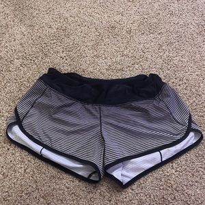 Lululemon black and white shorts speed ups size 6